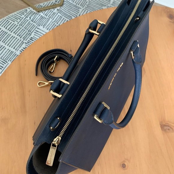 Authentic Michael Kors Large Selma Satchel - Picture 3 of 8